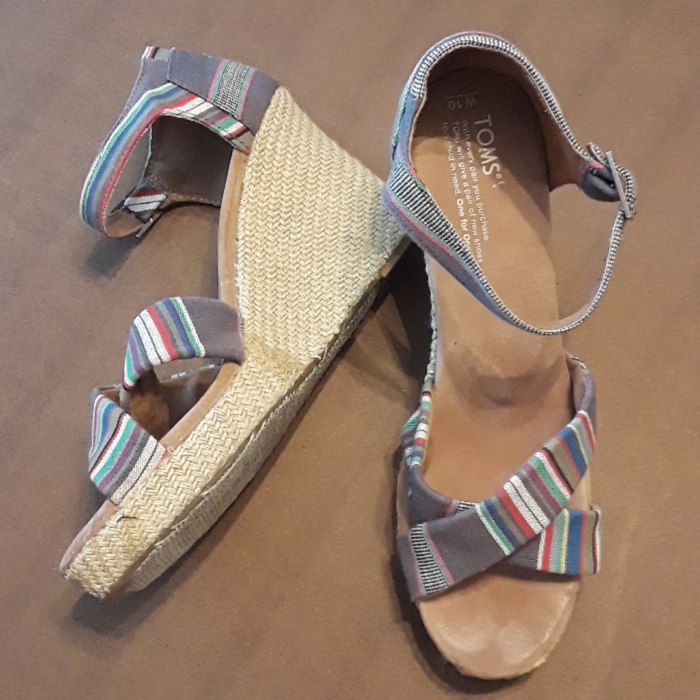 TOMS wedges